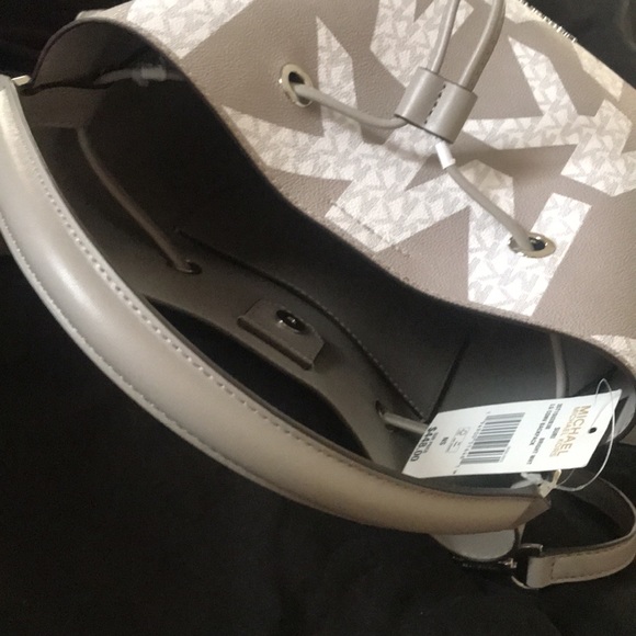 New stylist double purpose Michael Kors bag - Picture 5 of 7